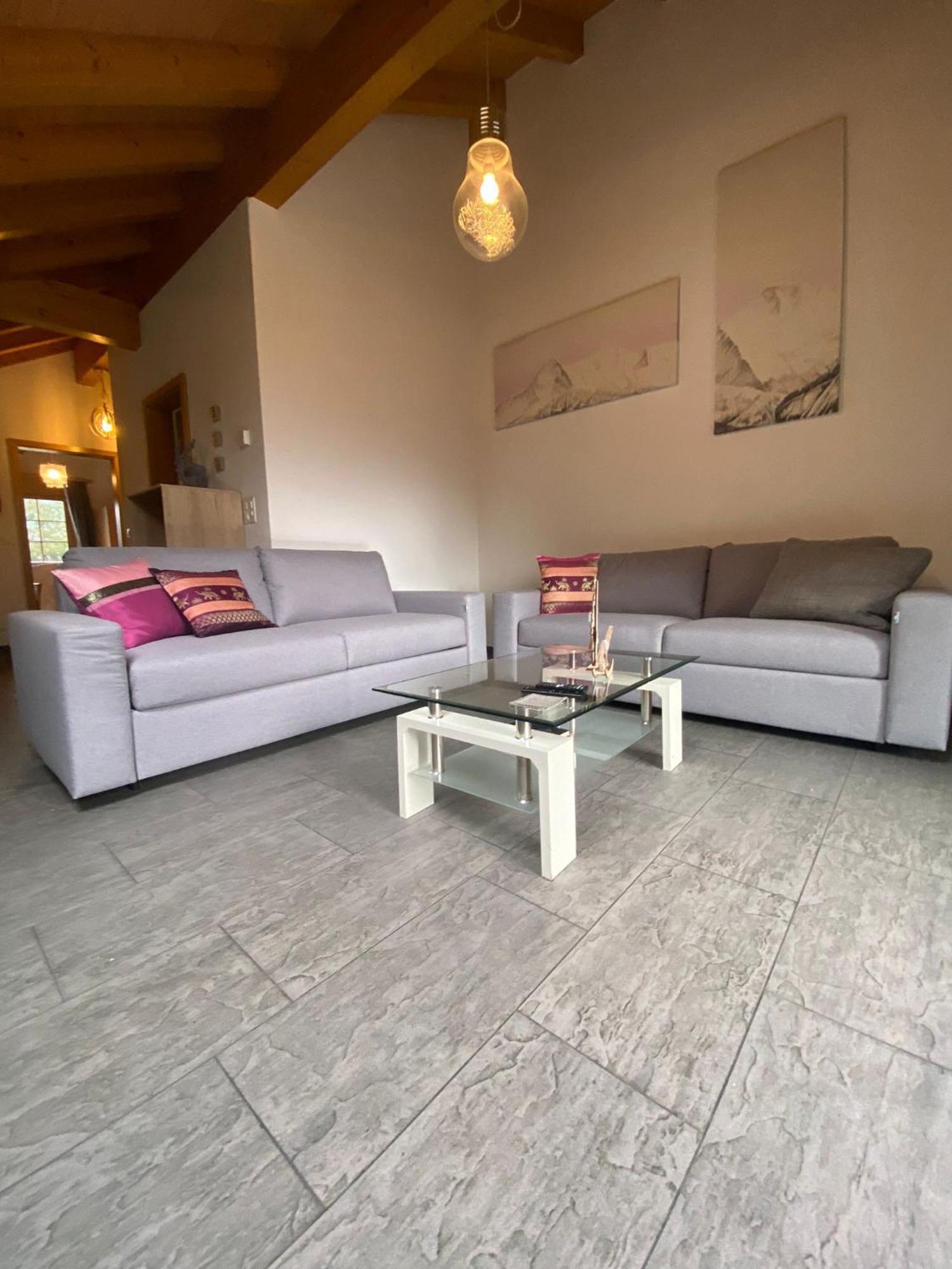 Charming Penthouse Lejlighed Lauterbrunnen Eksteriør billede