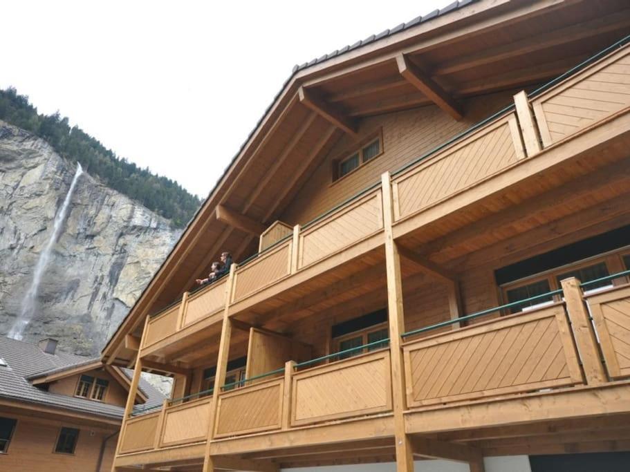Charming Penthouse Lejlighed Lauterbrunnen Eksteriør billede