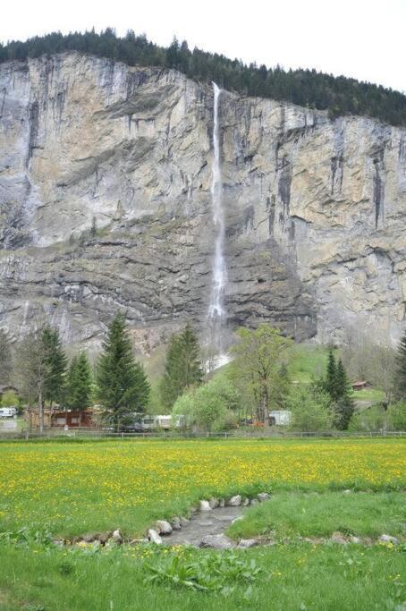 Charming Penthouse Lejlighed Lauterbrunnen Eksteriør billede