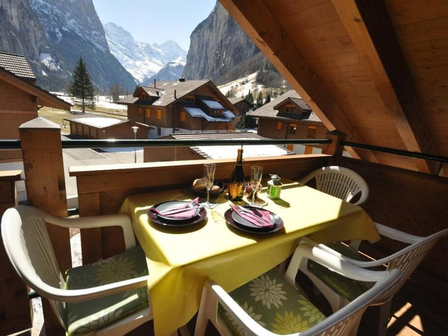 Charming Penthouse Lejlighed Lauterbrunnen Eksteriør billede