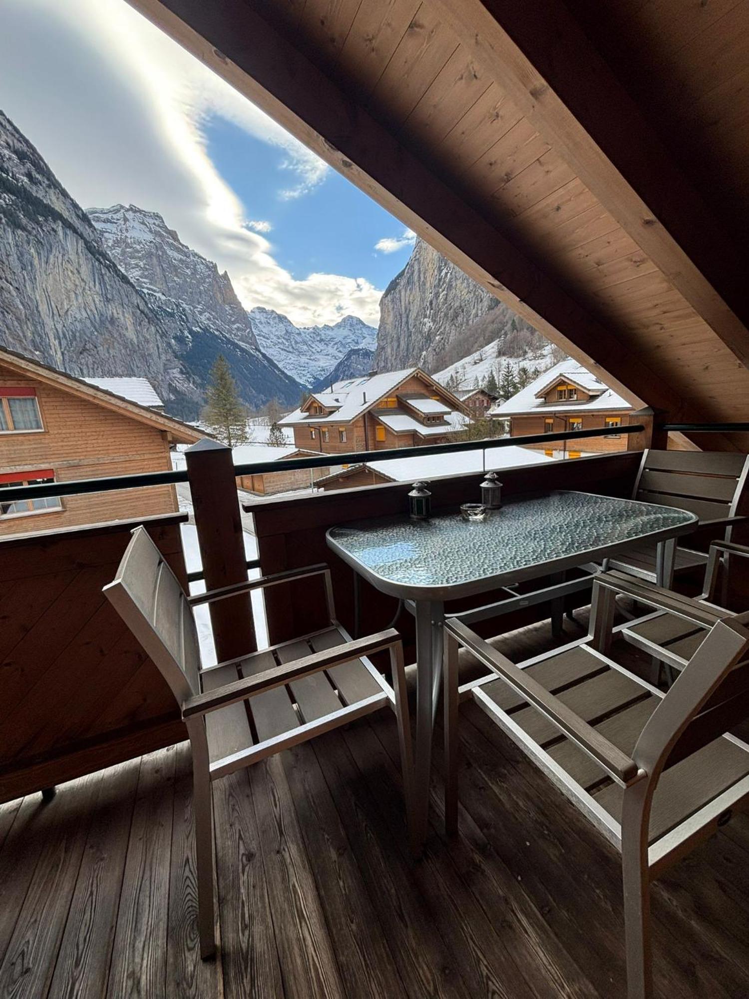 Charming Penthouse Lejlighed Lauterbrunnen Eksteriør billede